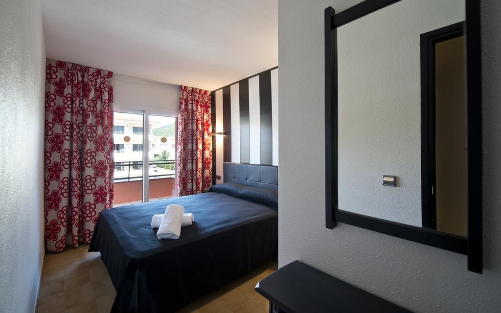 Apartamentos Salles Beach L'Estartit Phòng bức ảnh